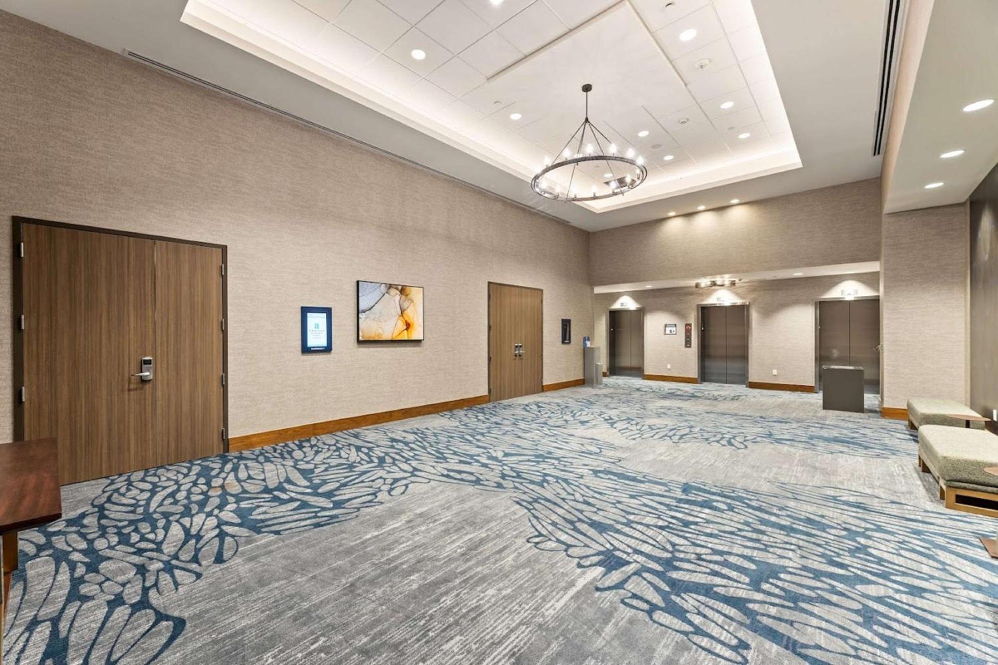 Embassy Suites By Hilton Irving Las Colinas Exterior photo