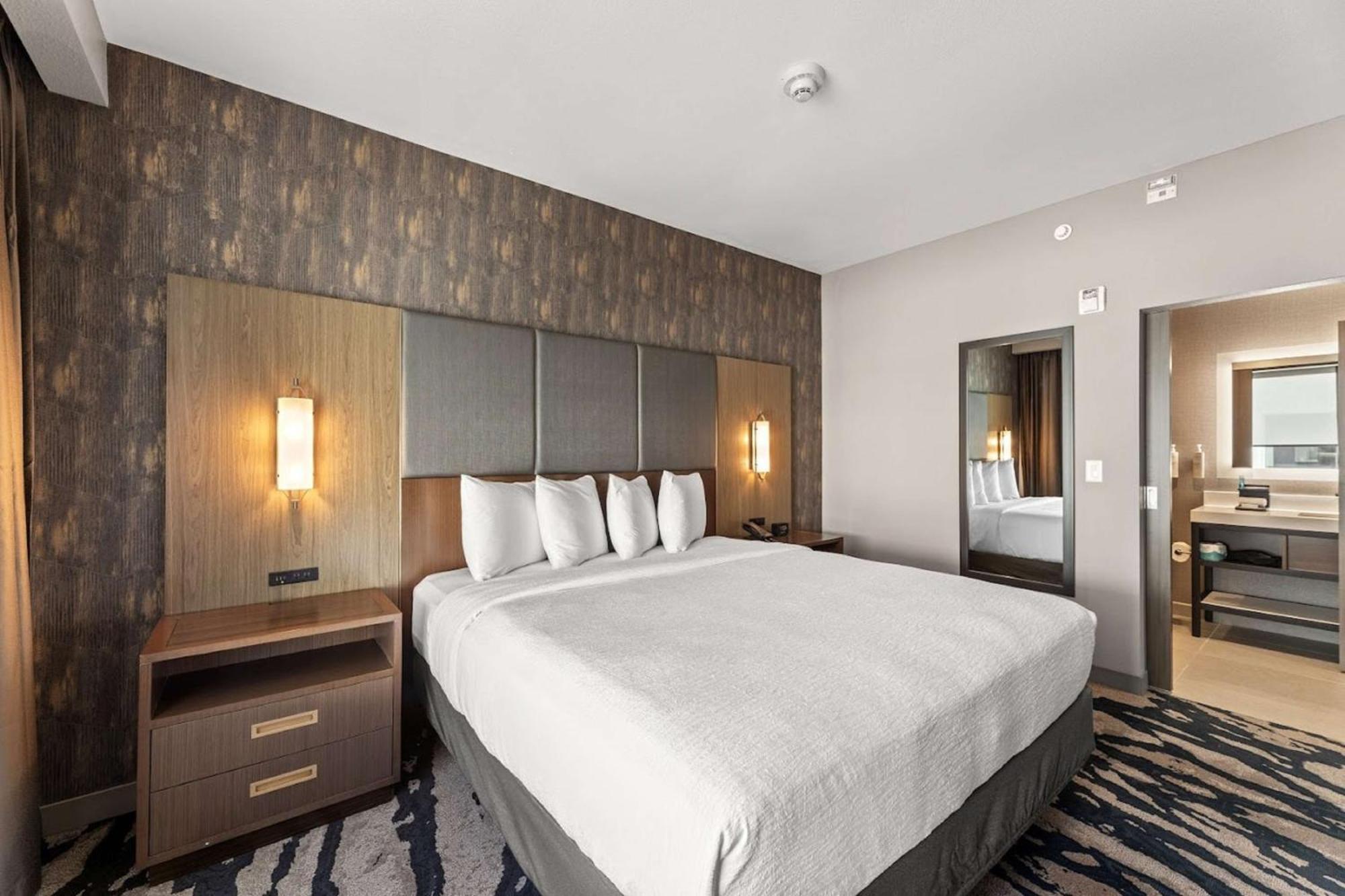 Embassy Suites By Hilton Irving Las Colinas Exterior photo