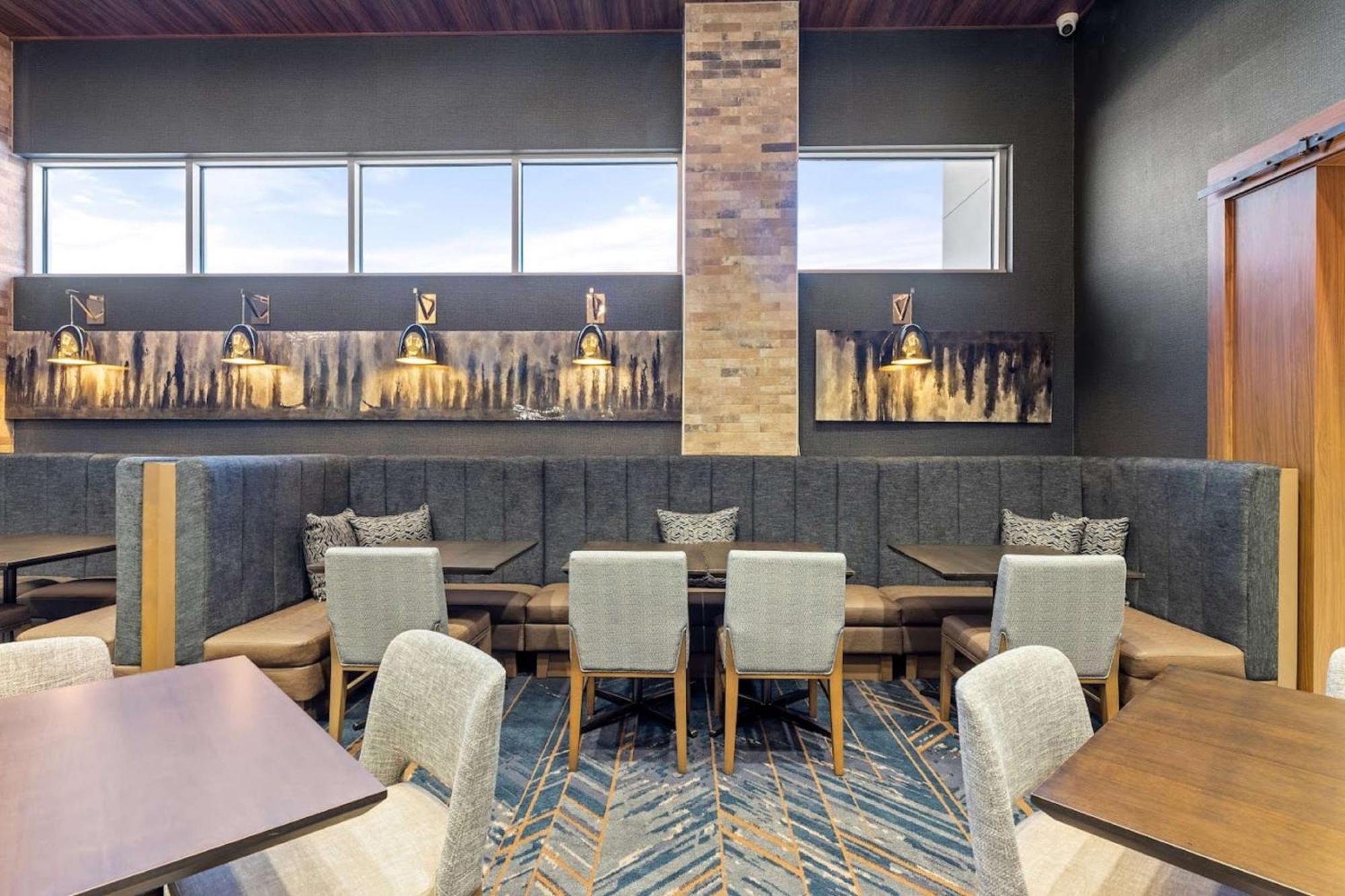Embassy Suites By Hilton Irving Las Colinas Exterior photo