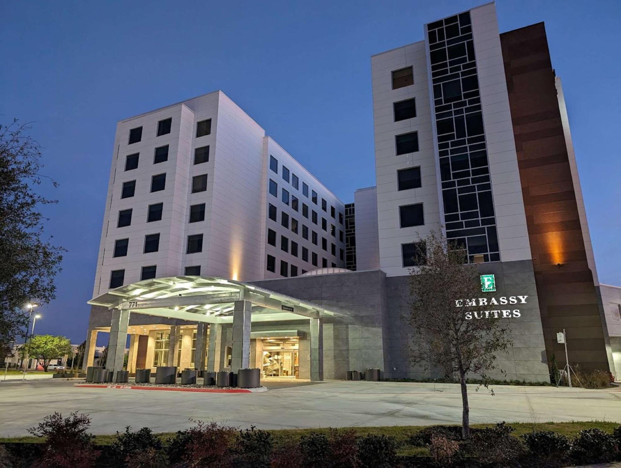 Embassy Suites By Hilton Irving Las Colinas Exterior photo