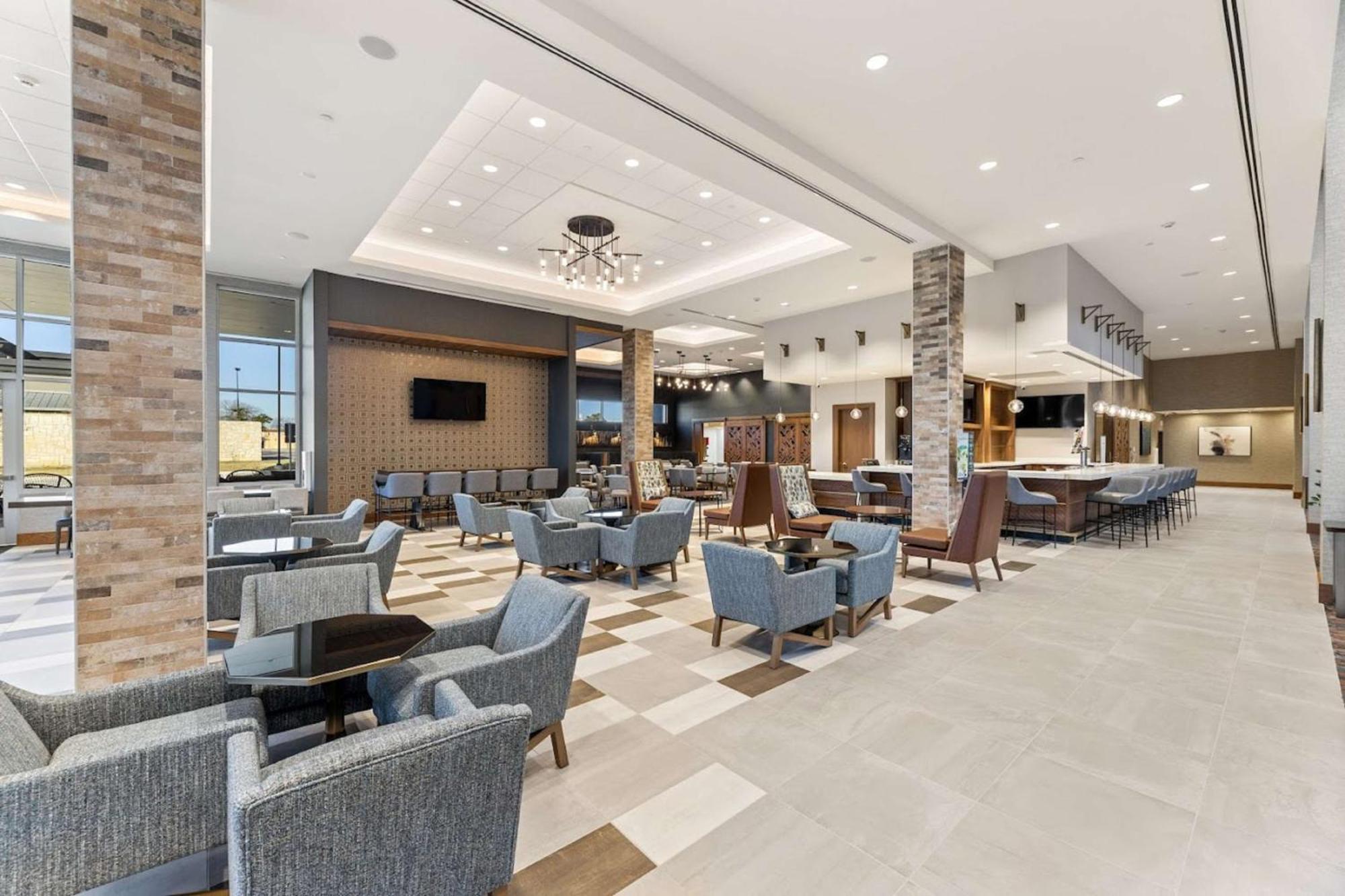 Embassy Suites By Hilton Irving Las Colinas Exterior photo